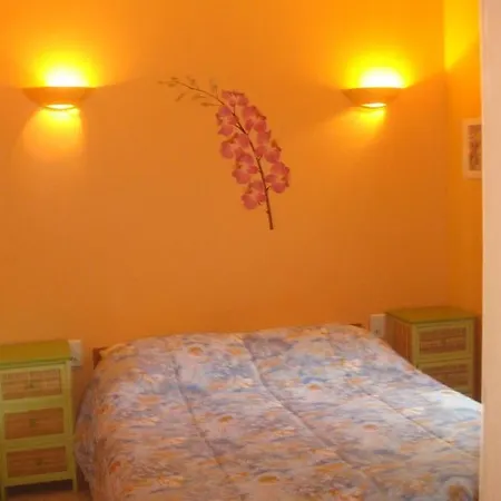 Two-bedroom With Terrasse And Garden 70 *