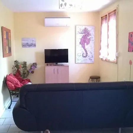 Two-bedroom With Terrasse And Garden 70